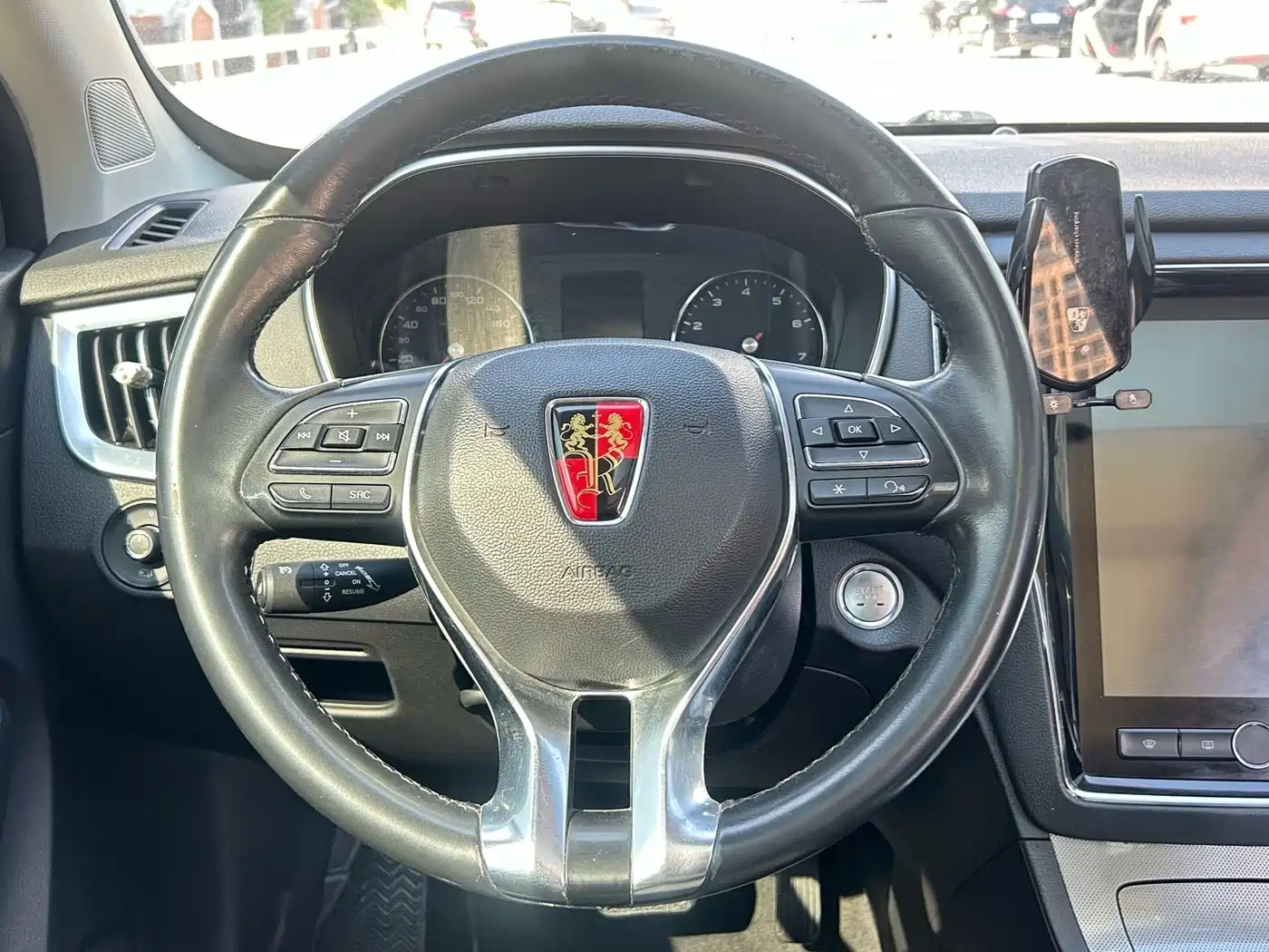 Фото 10 - Roewe RX5