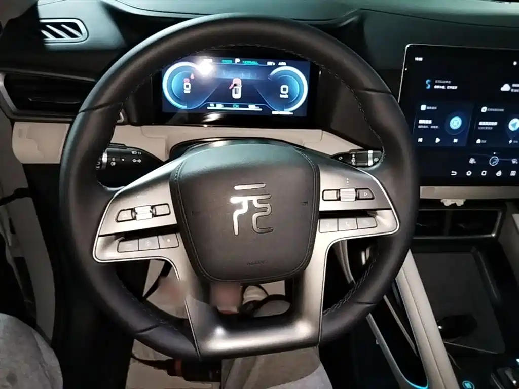 BYD Yuan UP 2024 401KM Surpass Edition фото 11