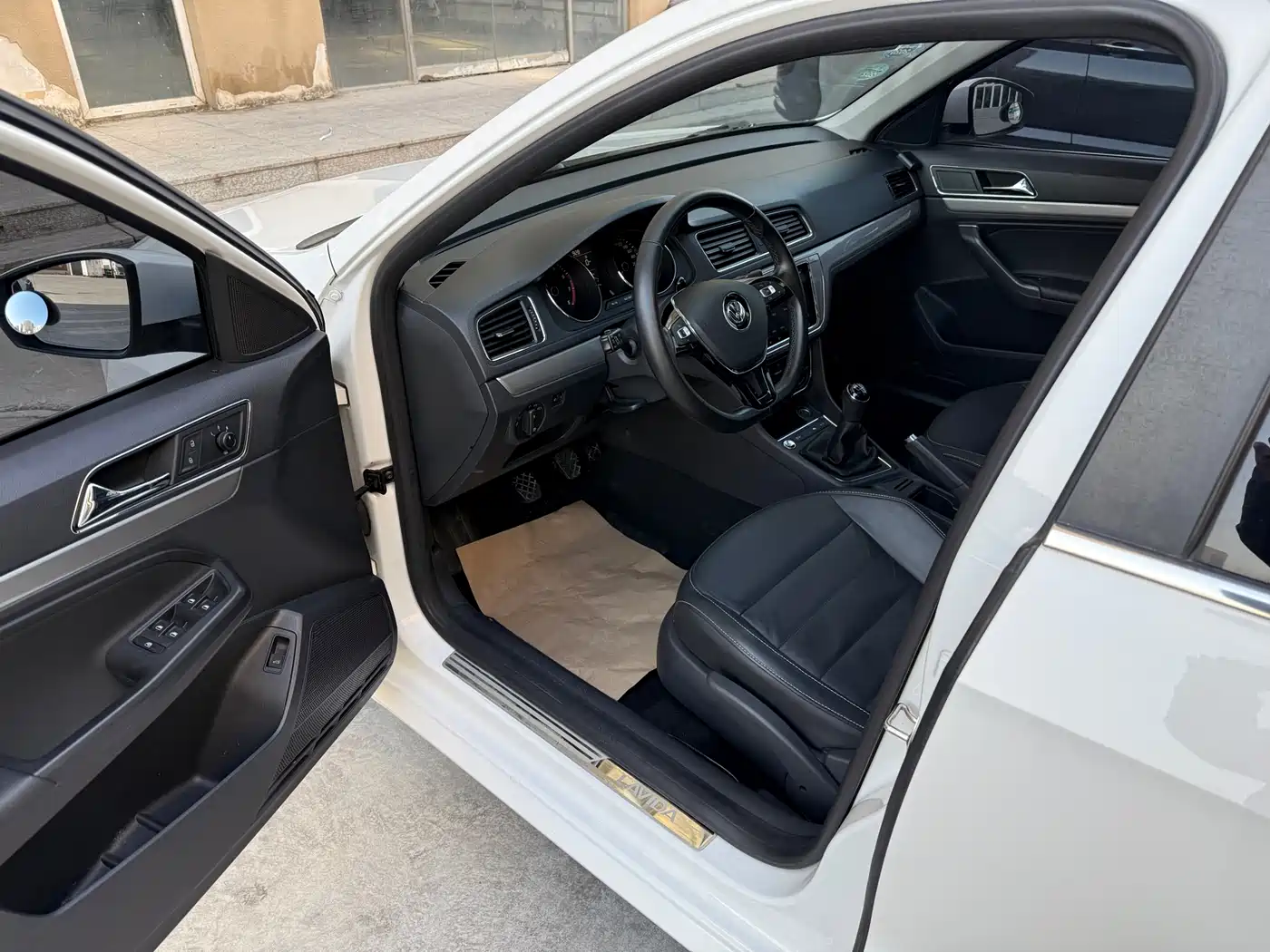 Volkswagen Lavida 2017 1.6L Manual Comfort Edition фото 7