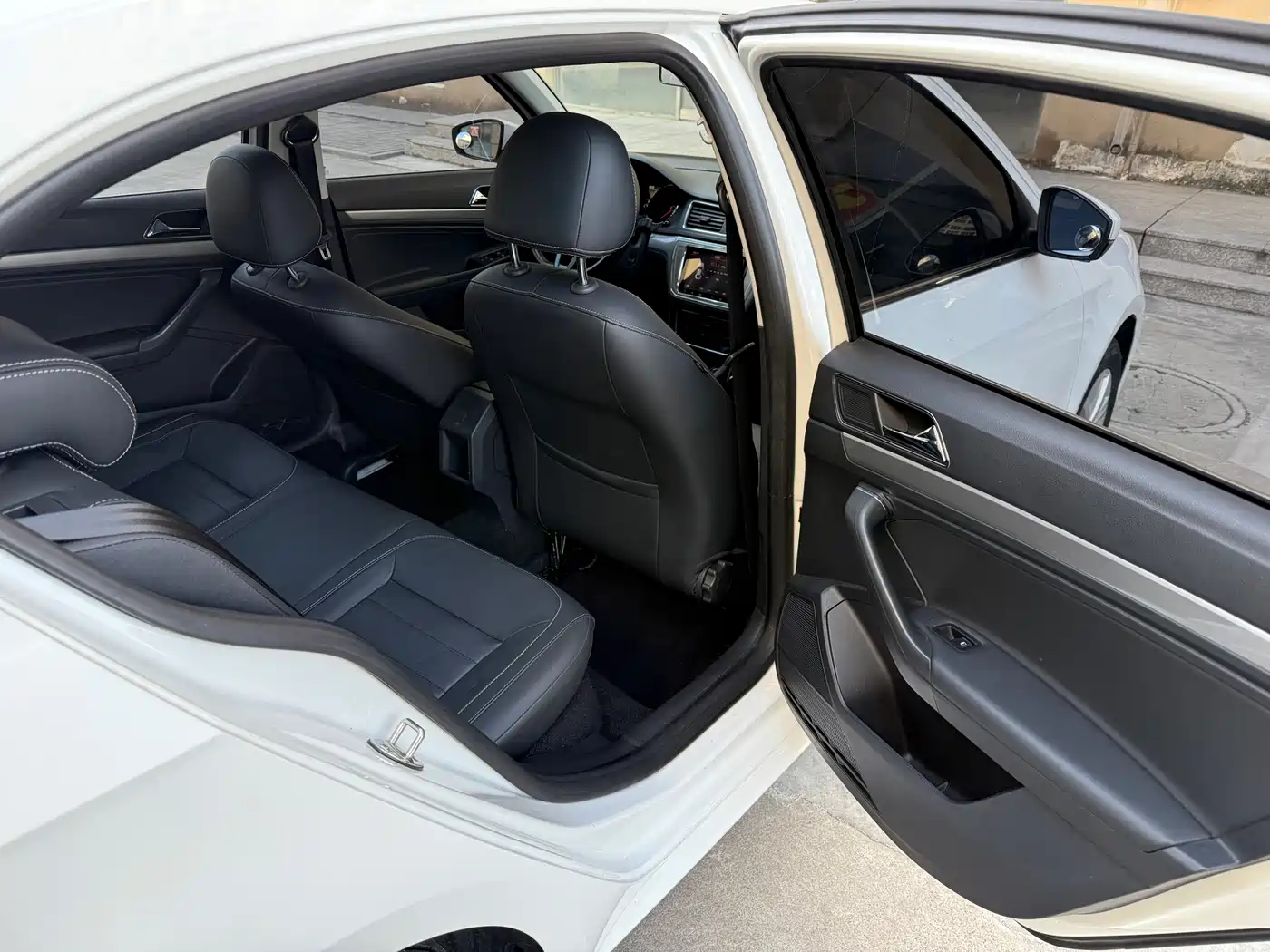 Volkswagen Lavida 2017 1.6L Manual Comfort Edition фото 17