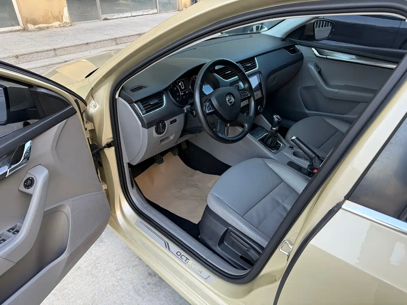 Škoda Octavia 2015 1.6L Manual逸俊版 фото 14