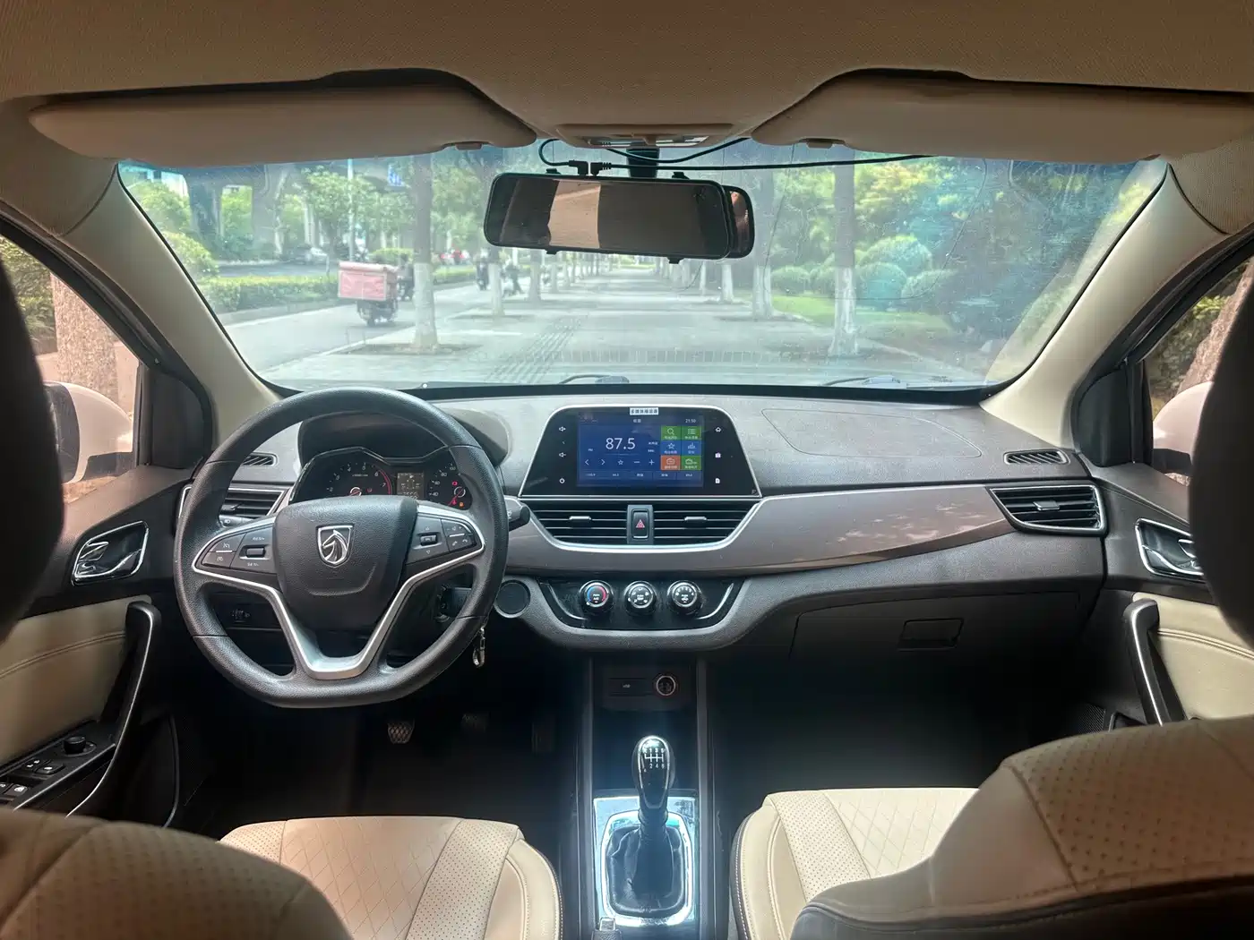 Baojun 310W 2017 2017 1.5L Manual Fashion Edition (China V)