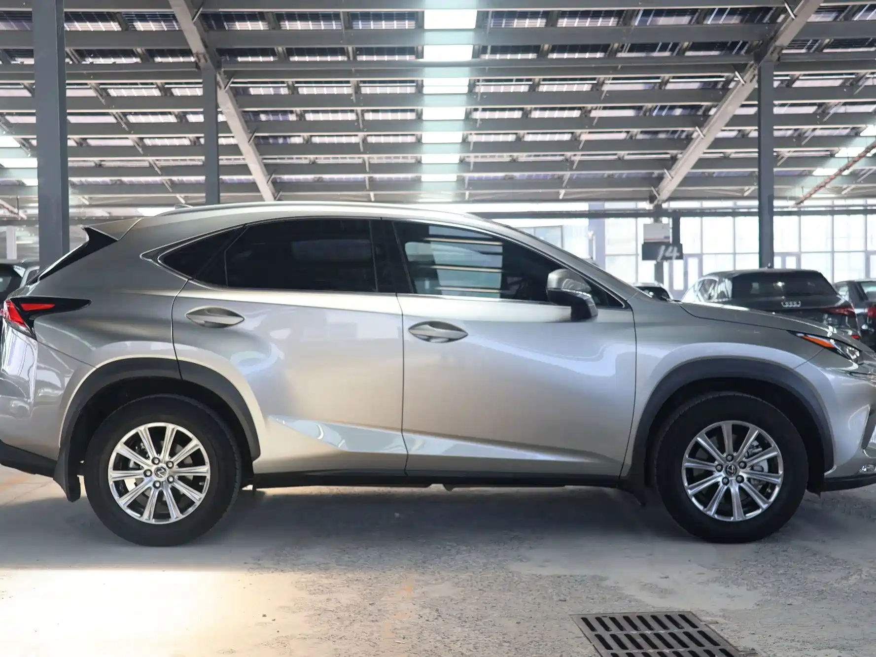 Фото 4 - Lexus NX