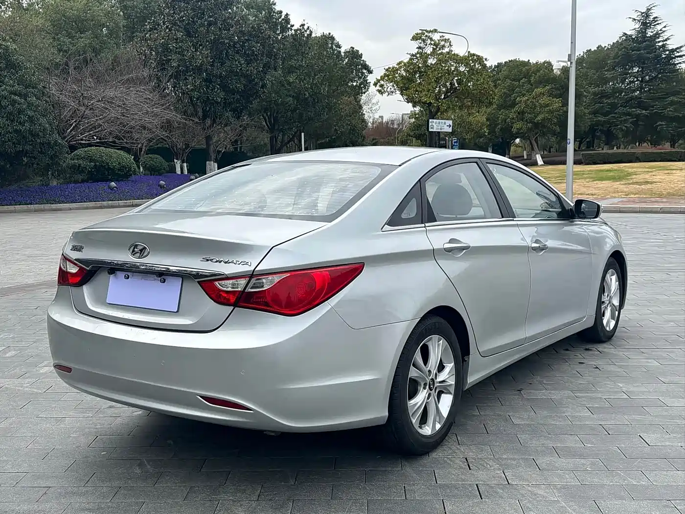 Hyundai Sonata 2013 2.0L Automatic Luxury Edition фото 5