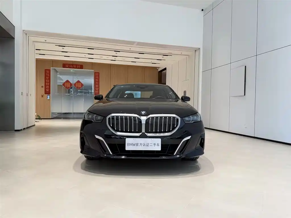 BMW 5 Series 2025 530Li Premium M Sport Package фото 2