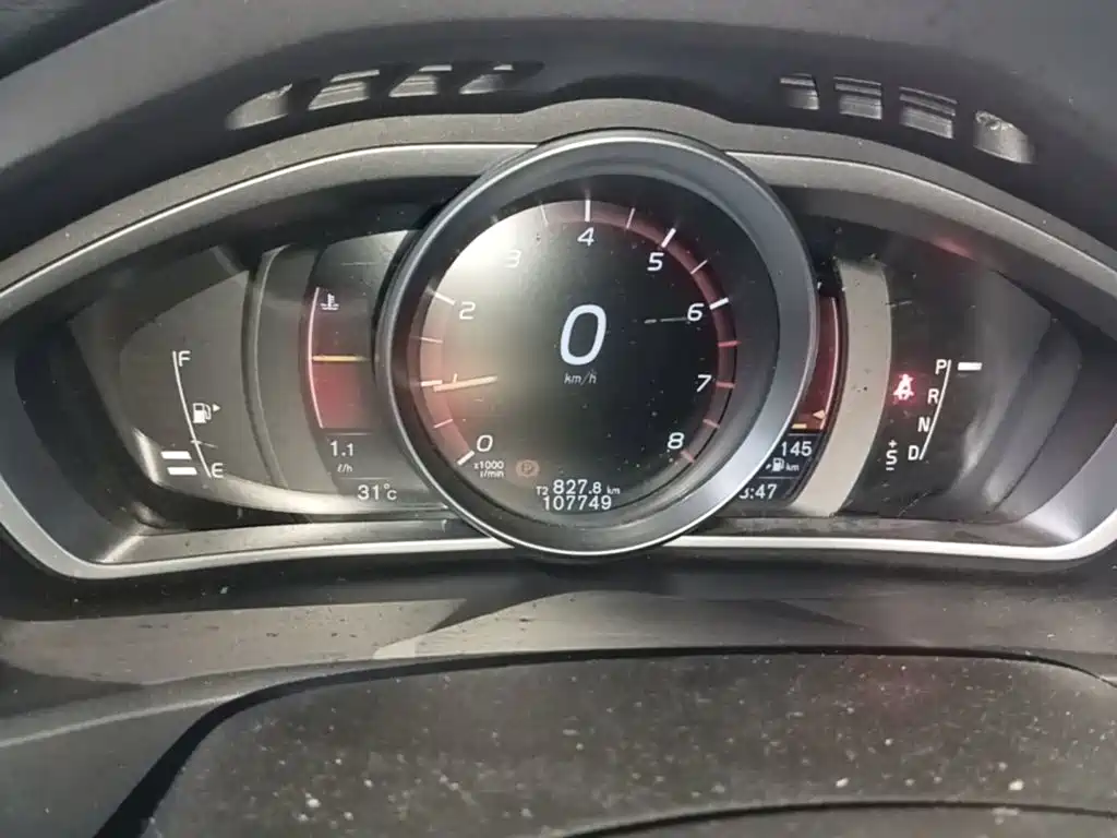 Фото 12 - Volvo V40