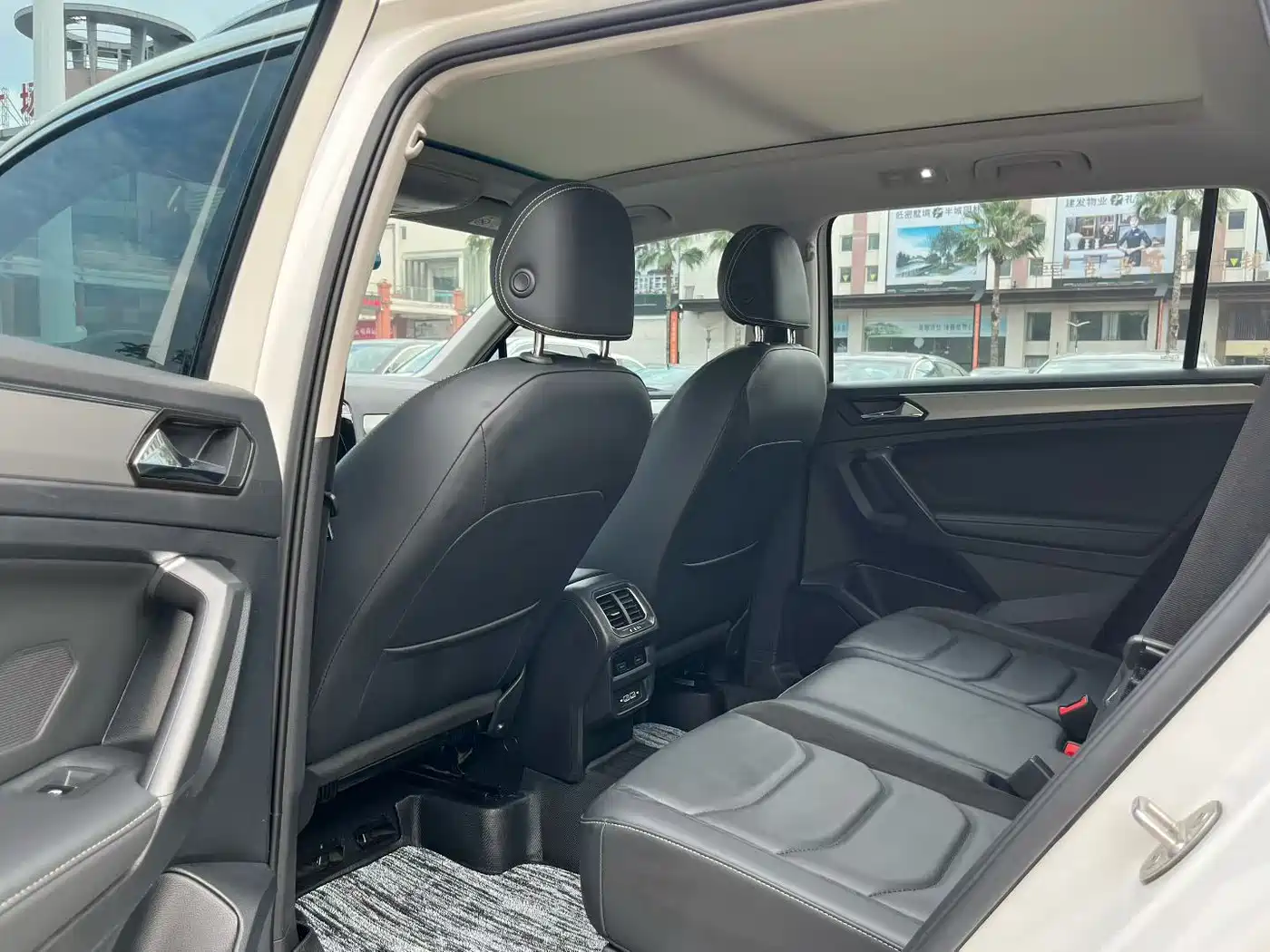Volkswagen Tiguan L 2020 330TSI Auto 2WD Smart Luxury China VI фото 9