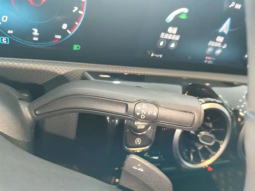 Mercedes-Benz A-Class 2019 Facelift A 200 L фото 14