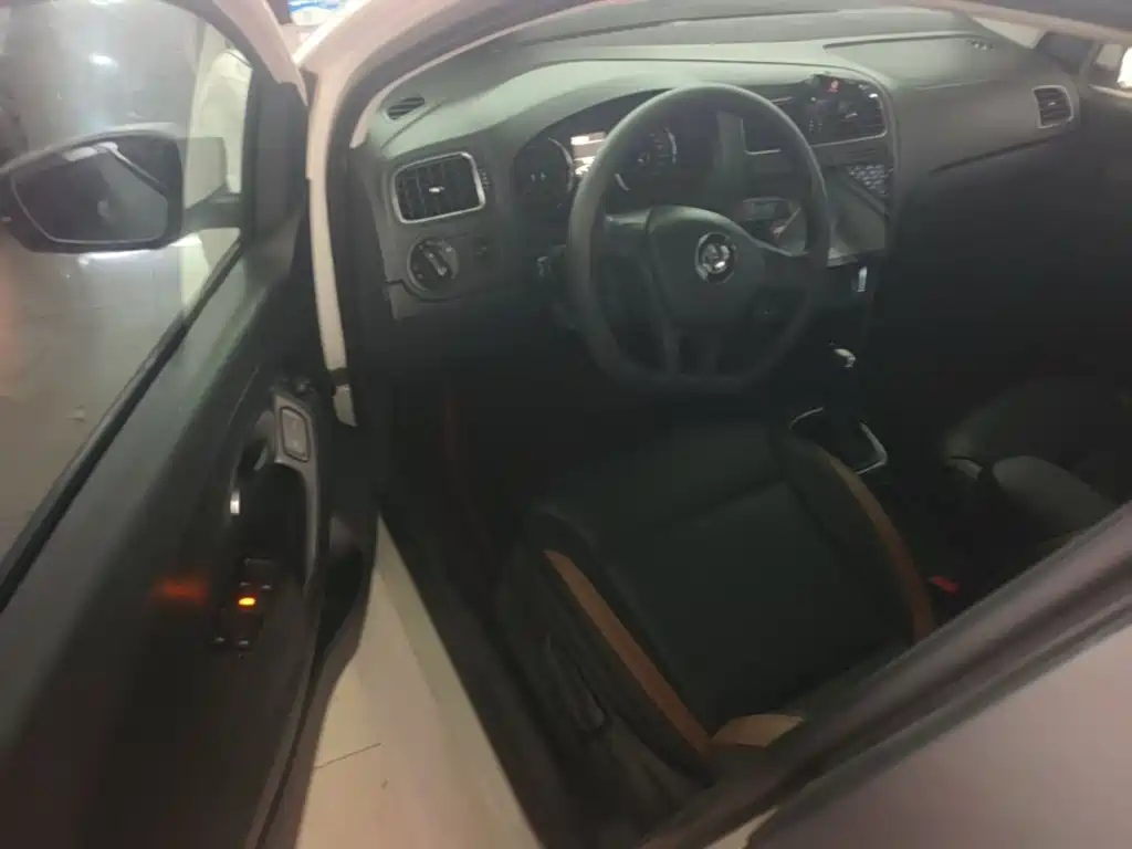 Volkswagen Polo 2015 2014 1.6L Automatic Comfort Edition