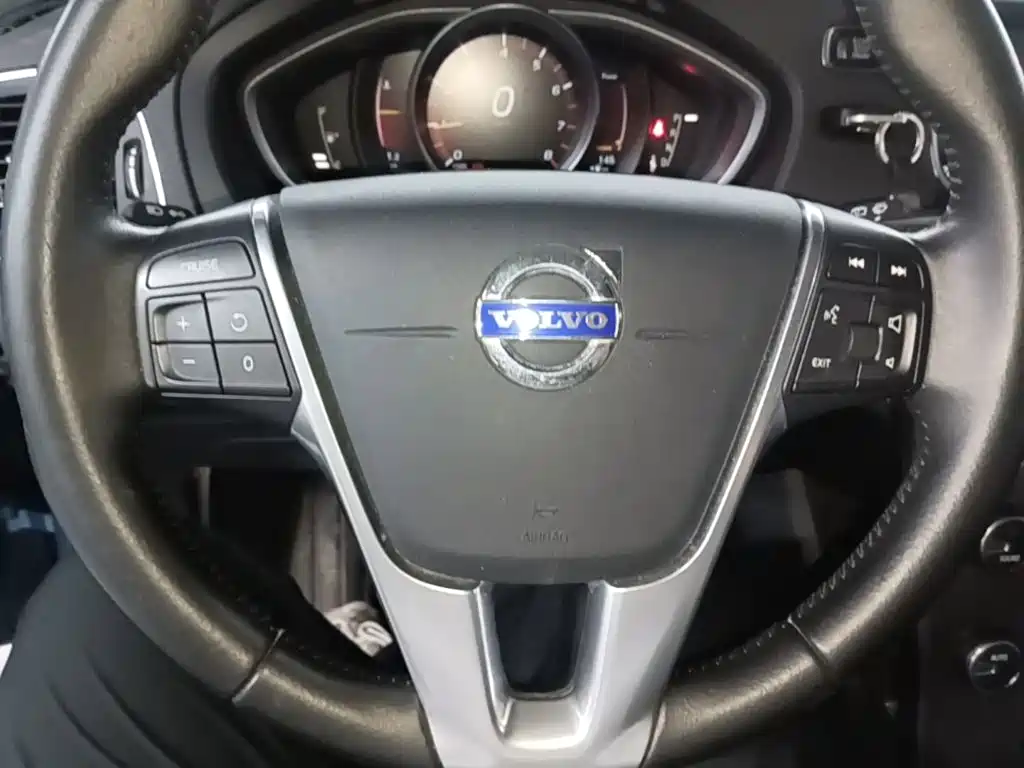 Фото 11 - Volvo V40