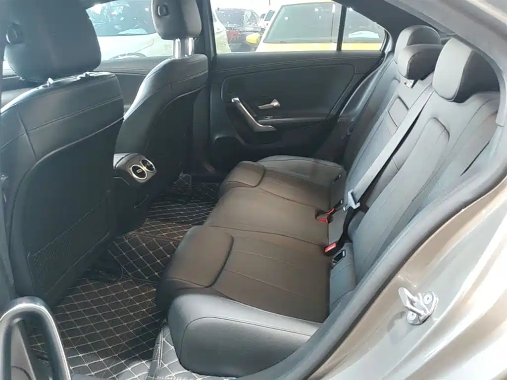 Mercedes-Benz A-Class 2019 Facelift A 200 L фото 17