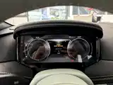 Фото 6 - Aston Martin DB12