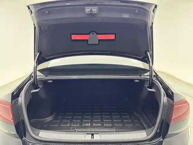 Volkswagen Magotan 2023 Model 2 Million Commemorative Edition 330TSI DSG Luxury фото 24