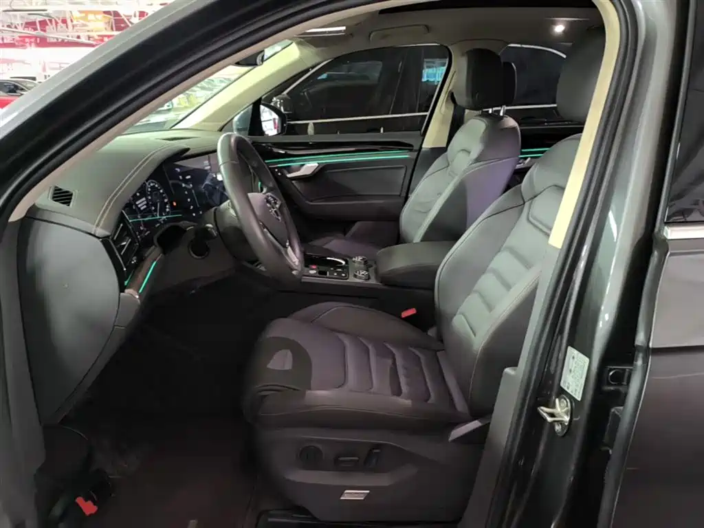 Volkswagen Touareg 2020 2.0TSI Rui Shang Edition China VI фото 15