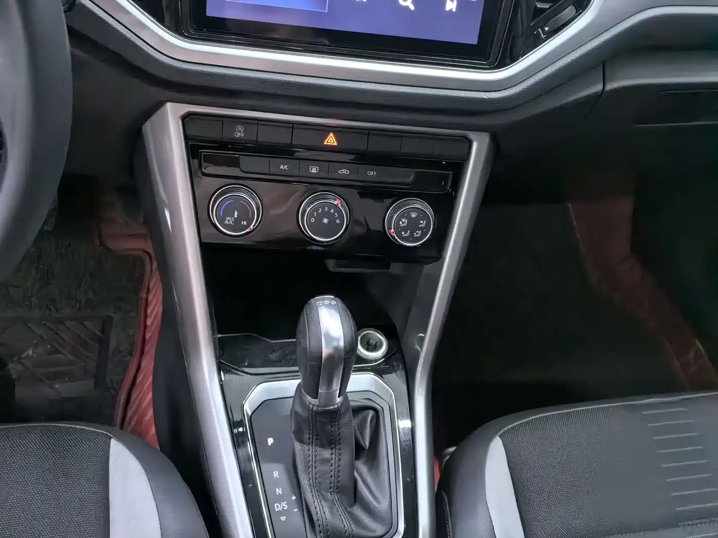 Volkswagen T-ROC 2020 230TSI DSG 2WD Progressive фото 11