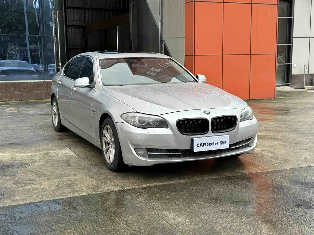 Photo 3 - BMW 5 Series