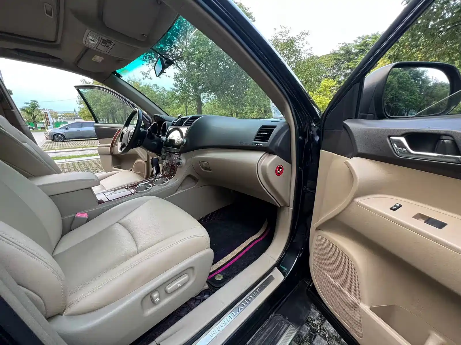Photo 13 - Toyota Highlander