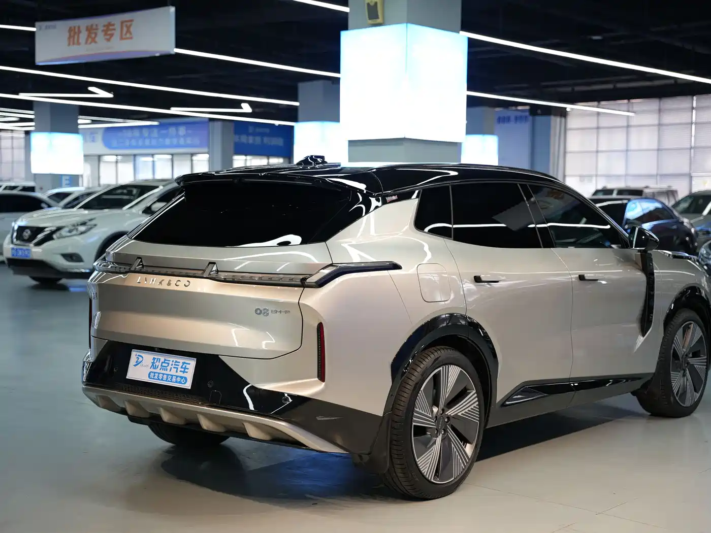 Lynk & Co 08 EM-P 2023 220km 4WD Performance Halo фото 27