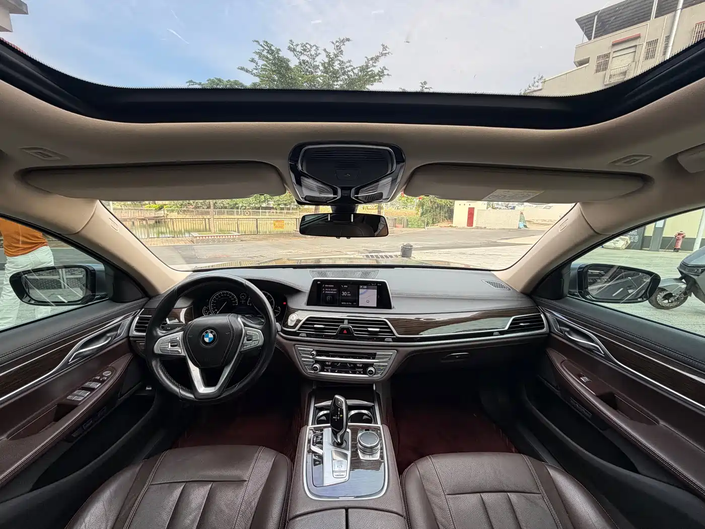 BMW 7 Series 2016 730Li Leading фото 11