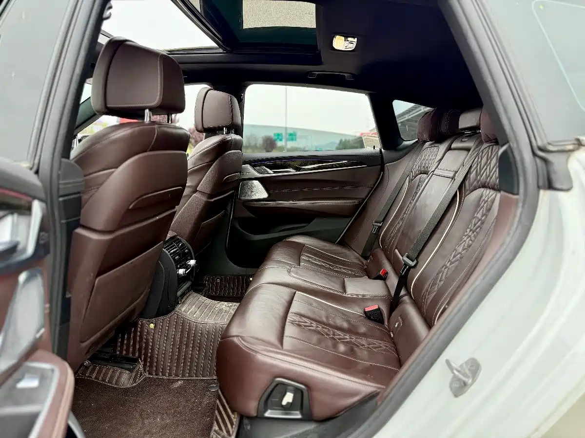BMW 6 Series GT 2021 630i M Sport Grand Tourer Edition фото 30