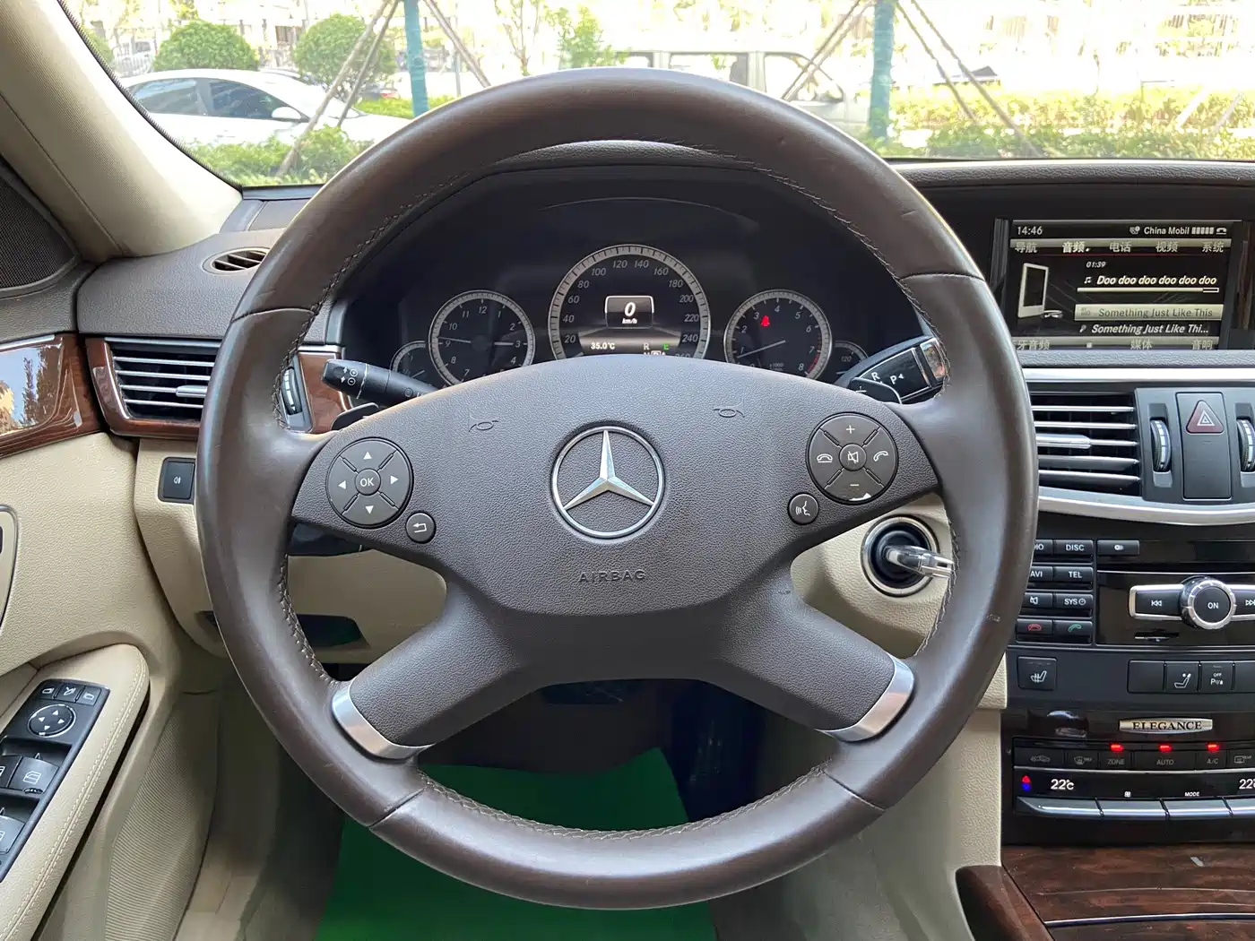 Photo 12 - Mercedes-Benz E-Class
