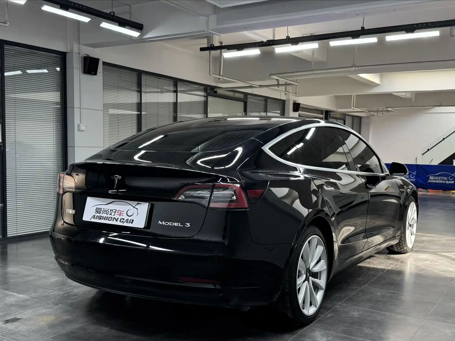 Фото 7 - Tesla Model 3