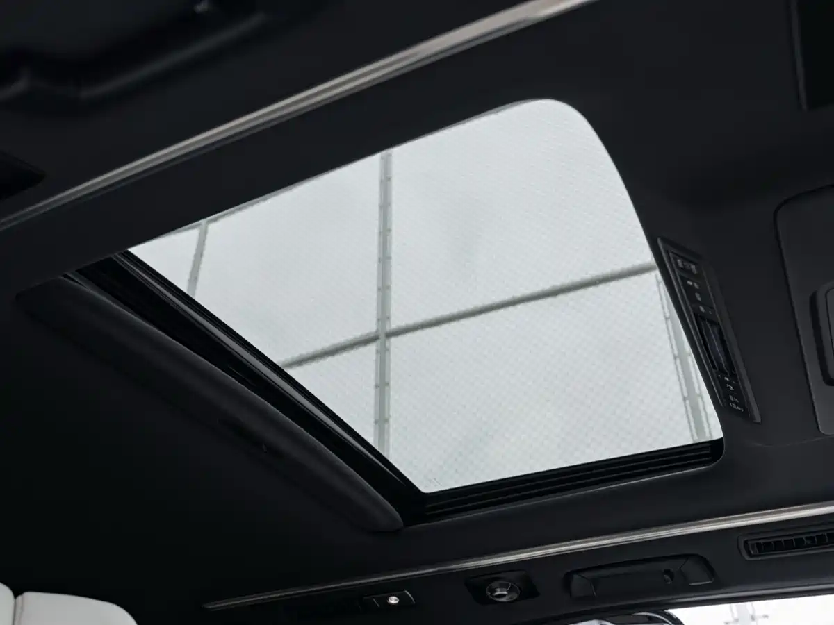 Lexus LM 2020 300h Seven-Seater Elegance Edition фото 21