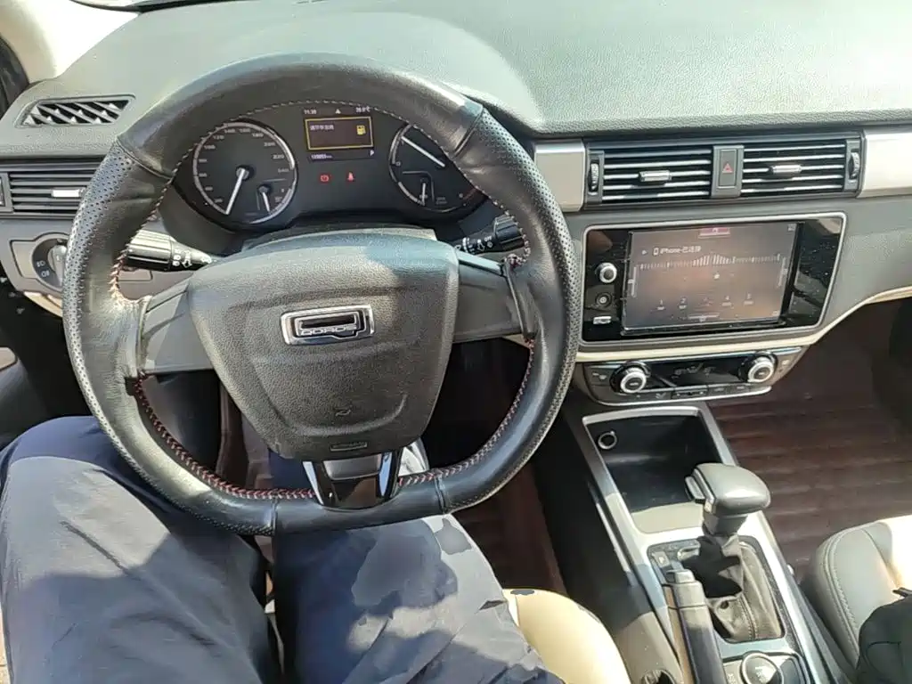 Photo 10 - Qoros 3