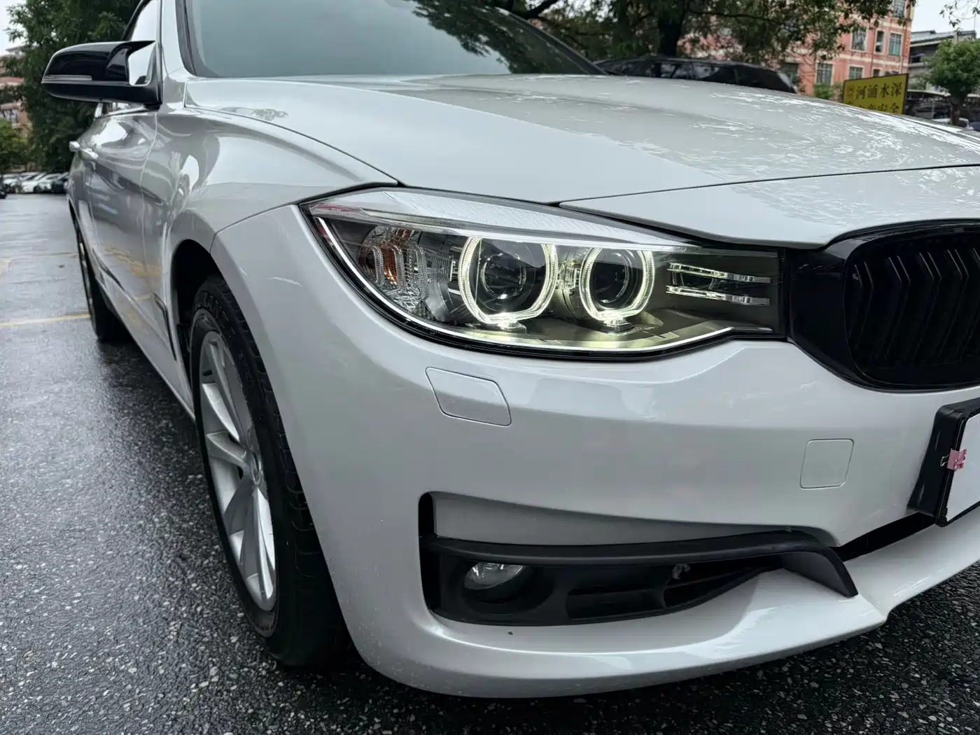 BMW 3 Series GT 2013 Model 320i Leading фото 16