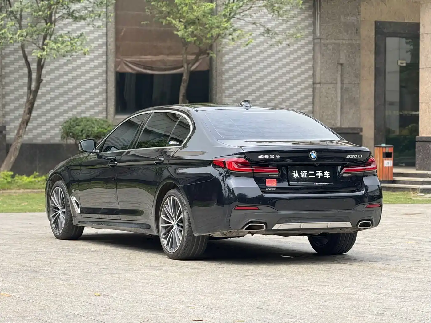BMW 5 Series 2021 530Li Leading M Sport Package фото 19