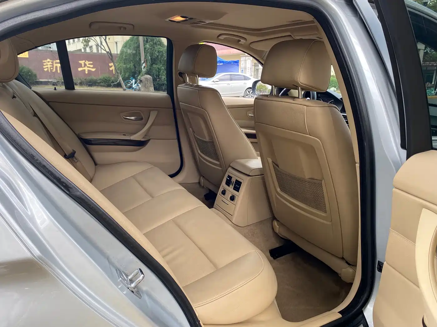 BMW 3 Series 2009 325i Luxury фото 10