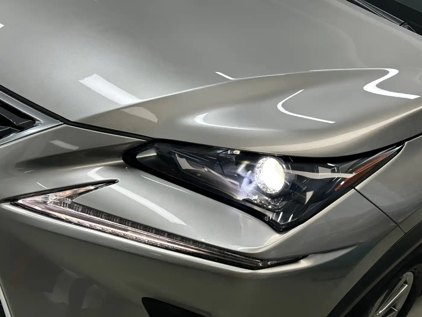Lexus NX 2018 Model 300 FWD Fengxing Edition фото 3