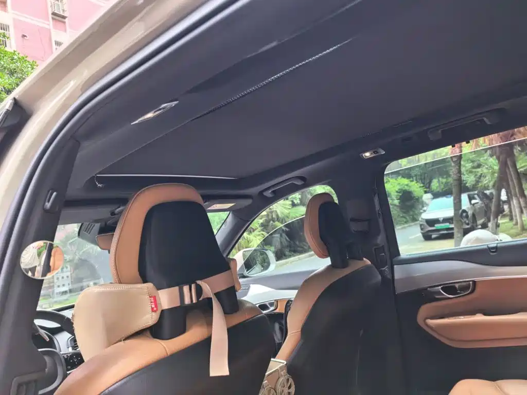 Фото 19 - Volvo XC90