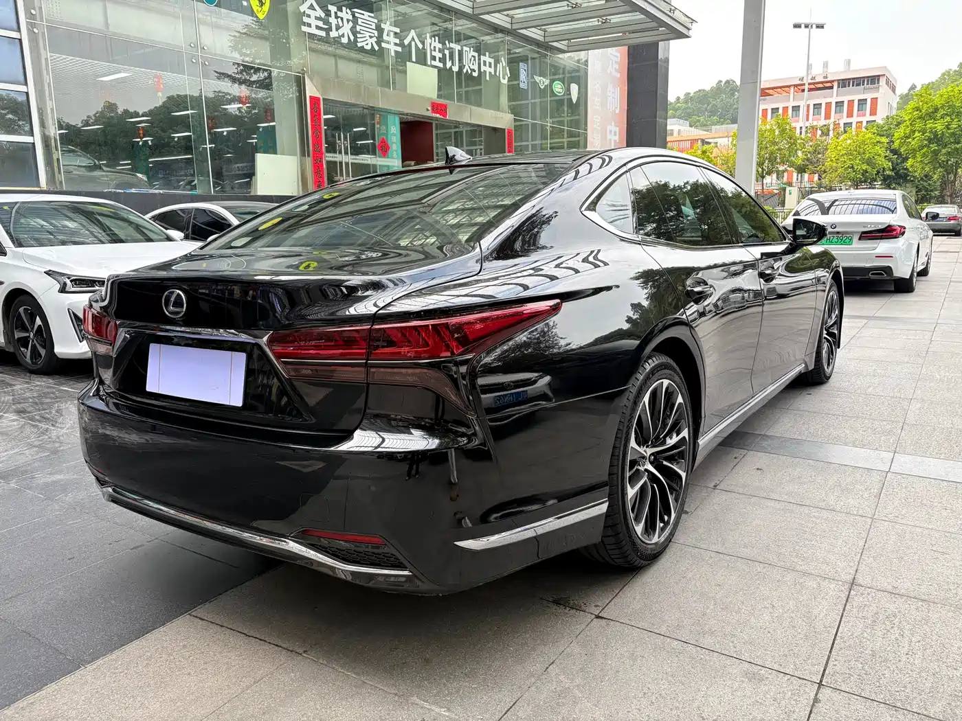 Lexus LS 2021 500h Executive Edition фото 7