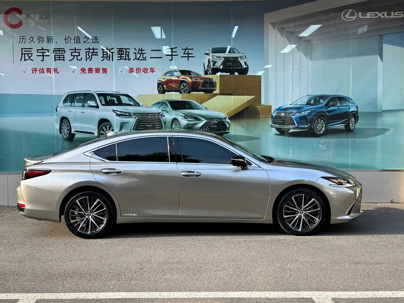 Lexus ES 2021 300h Luxury Edition фото 5