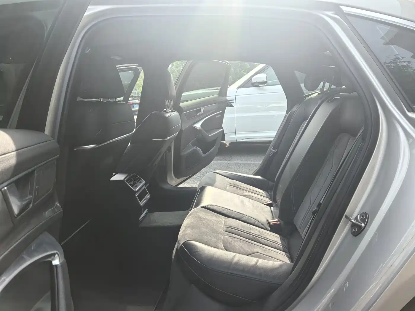 Photo 16 - Audi A6L