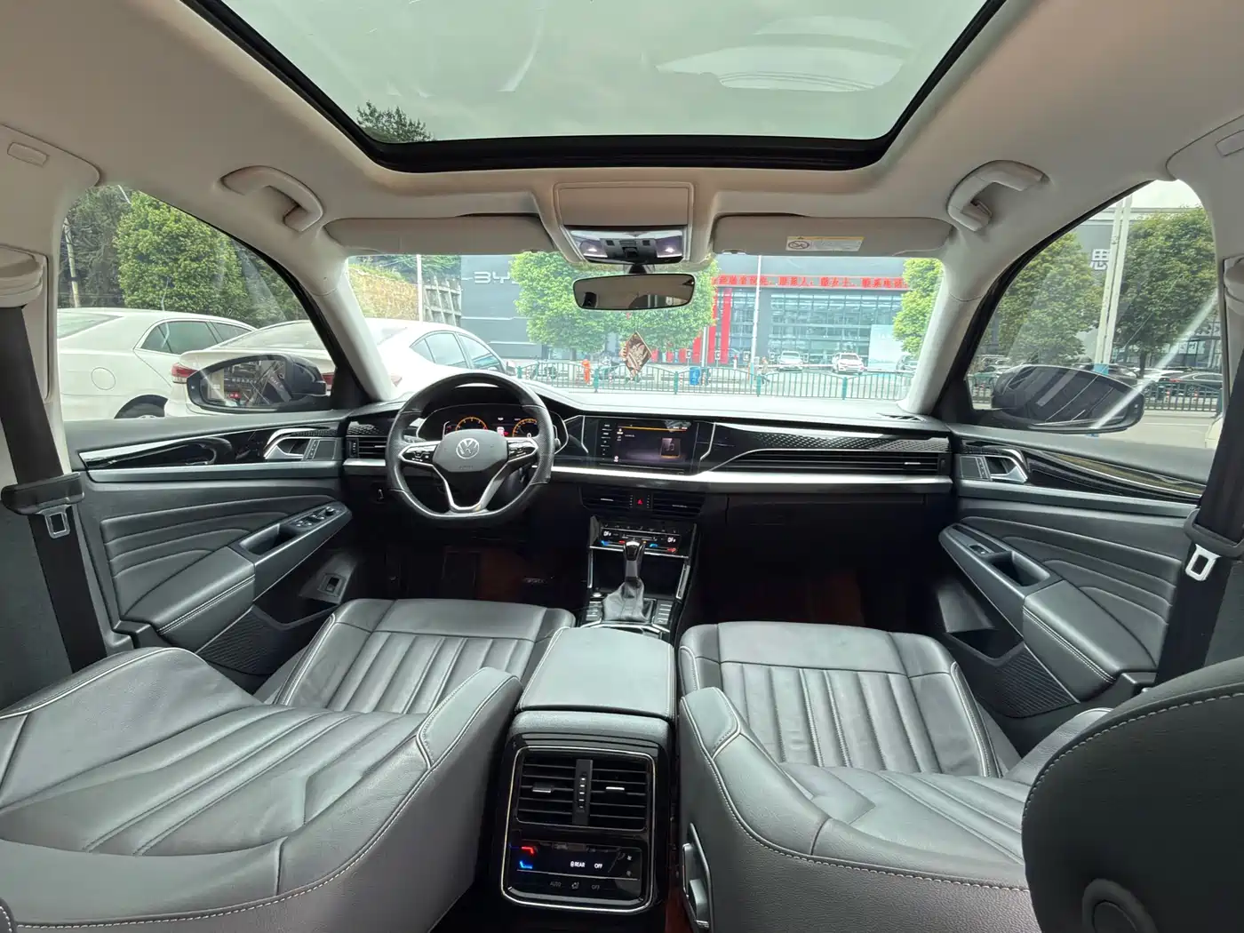 Volkswagen Passat 2023 330TSI Starlight Elite Edition фото 10