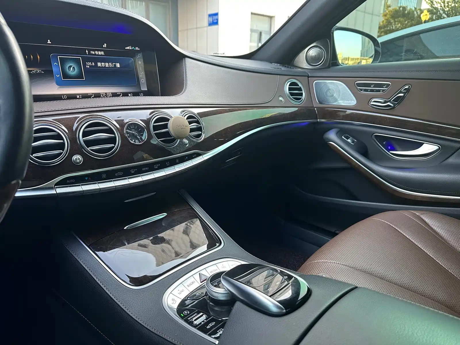 Photo 14 - Mercedes-Benz S-Class