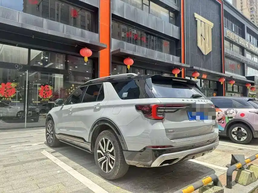 Фото 7 - Ford Explorer