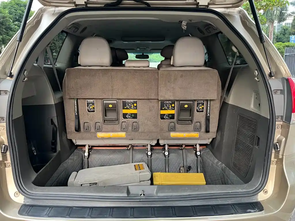 Фото 28 - Toyota Sienna