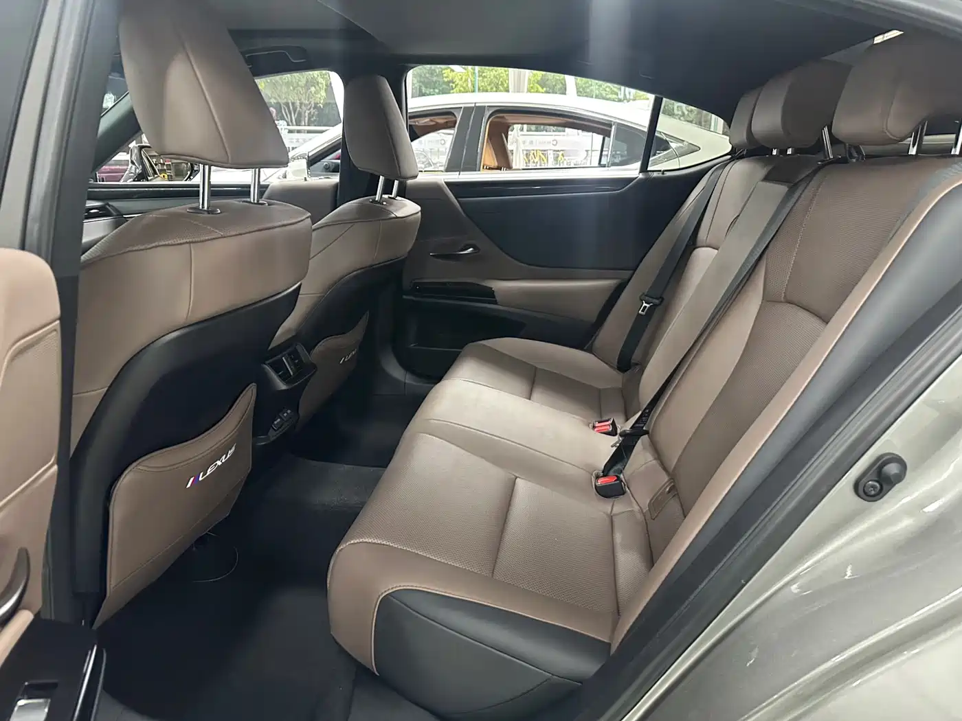 Lexus ES 2022 200 Excellence Edition фото 11