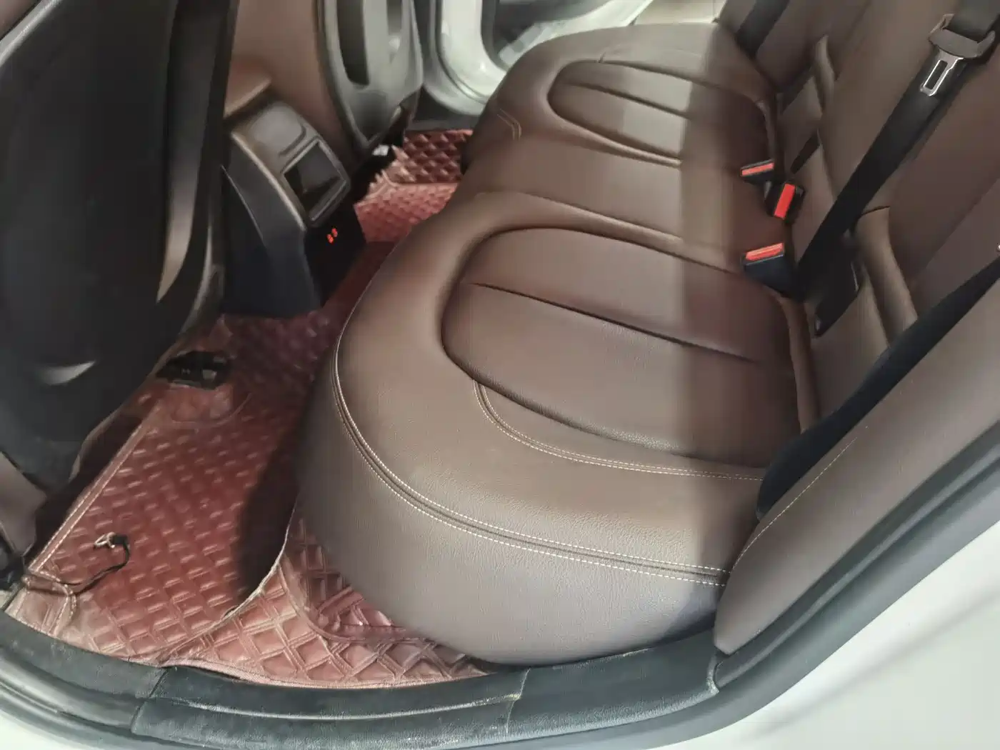 BMW 1 Series 2023 120i M Sport Shadow Edition фото 18
