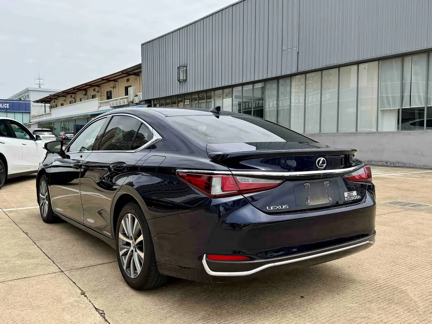 Lexus ES 2020 Model 300h Excellence Edition фото 12
