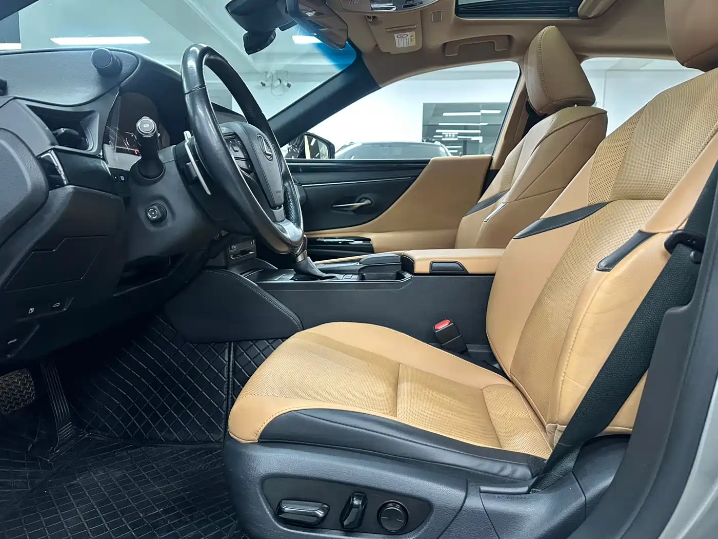 Lexus ES 2021 300h Excellence Edition фото 10