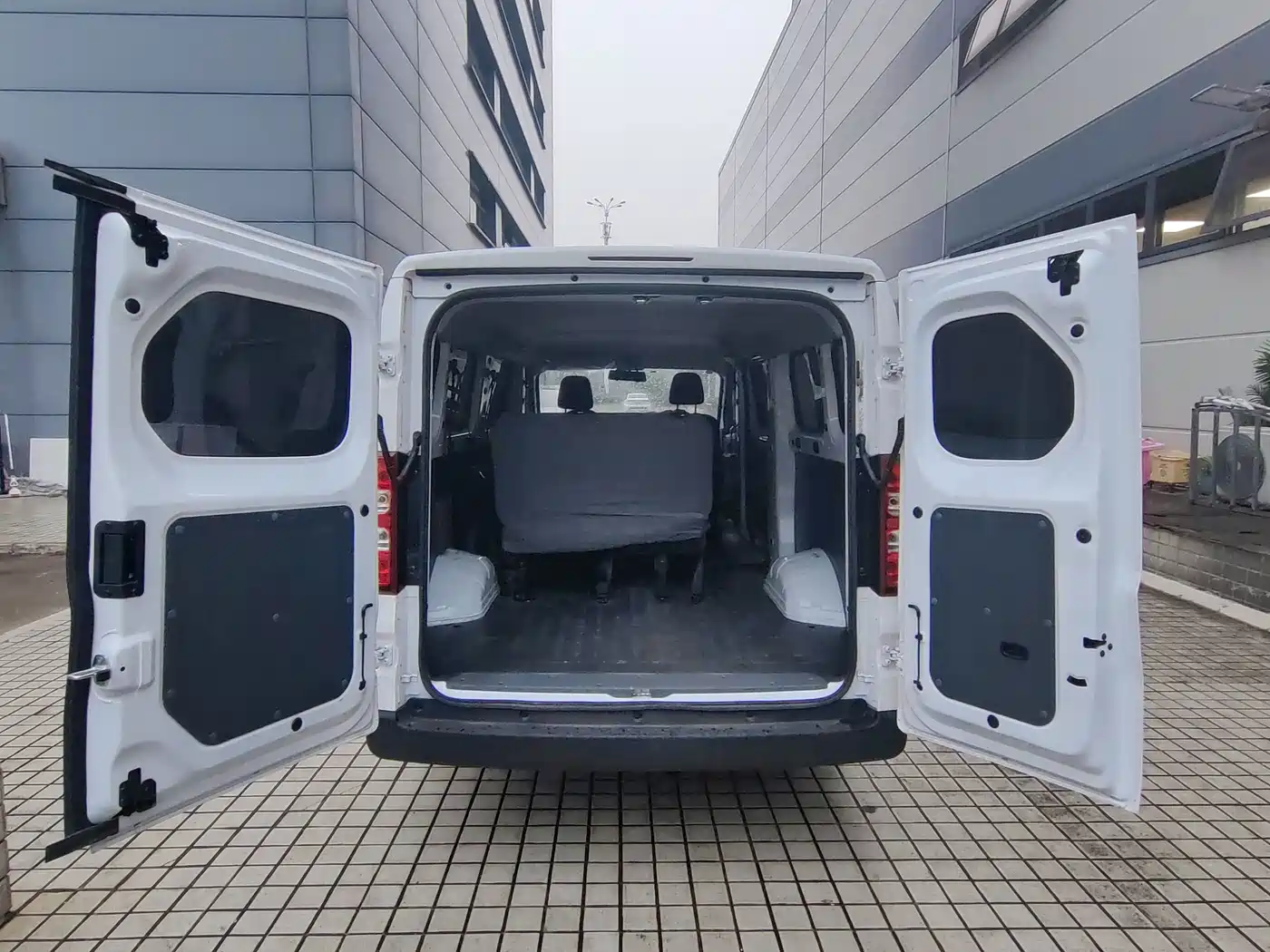 Wuling Motors Wuling Yangguang 2026 2026 Model 440km Passenger Van Comfort Version (6-Seater)