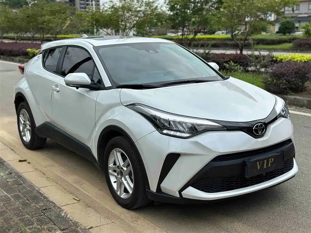 Toyota C-HR 2023 Model 2.0L Premium Edition фото 2