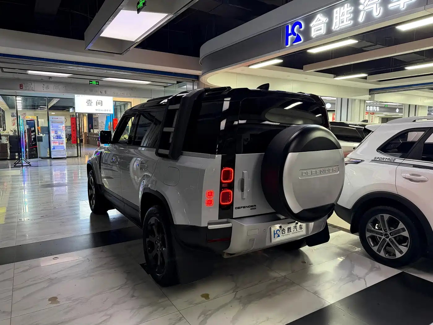 Land Rover Defender NEV 2021 2022 110 P400e