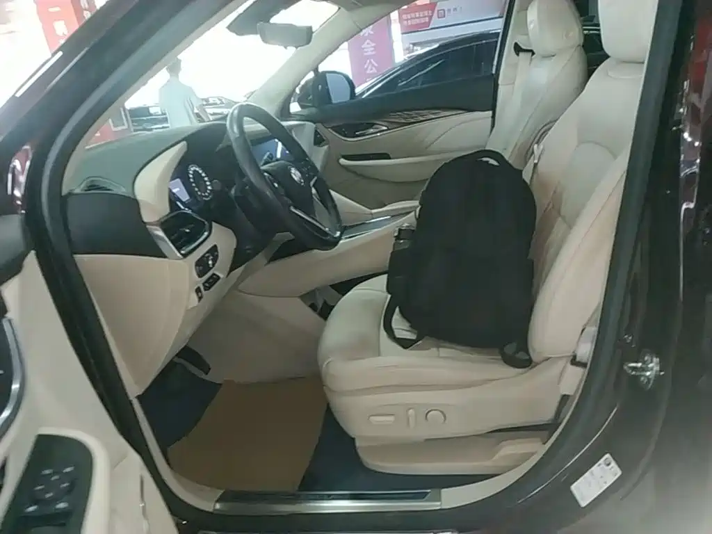 Фото 15 - Buick Enclave