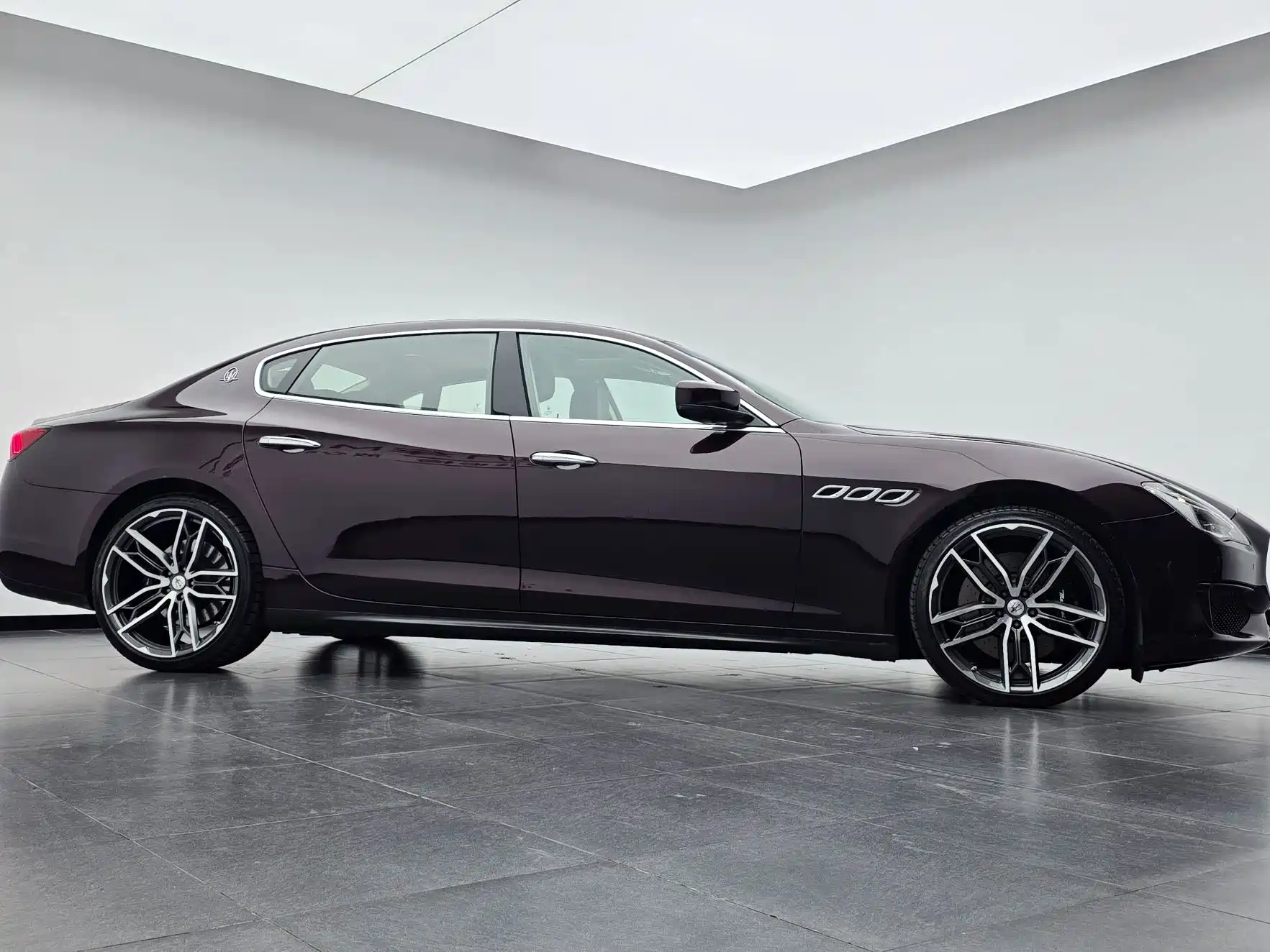 Photo 4 - Maserati Quattroporte