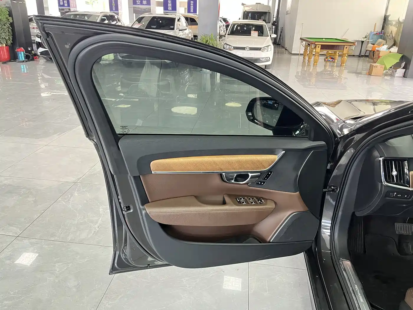 VOLVO S90 PLUG-IN HYBRID